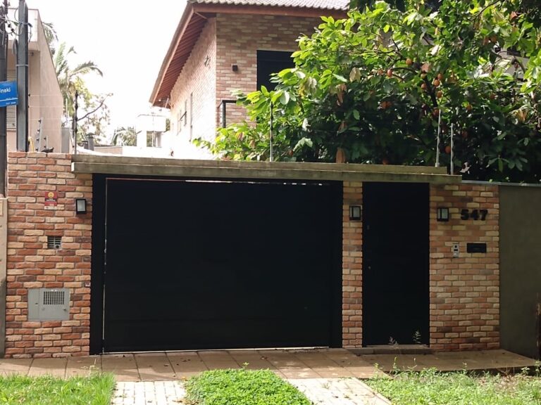 portão e porta social em chapa lisa